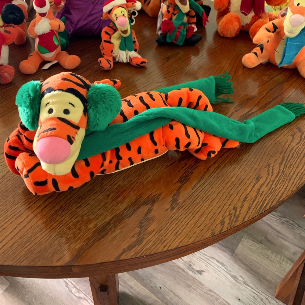 VTG Tigger Lounging Plush Walt Disney Co. Long Scarf Stuffed Animal